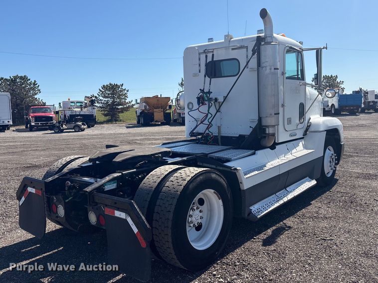 image for item EG8860 1999 Freightliner FLD  semi truck