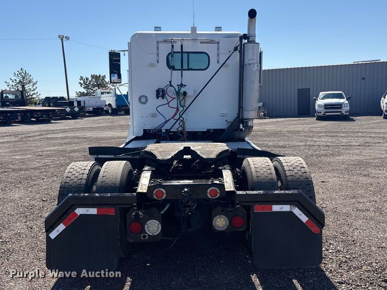 image for item EG8860 1999 Freightliner FLD  semi truck