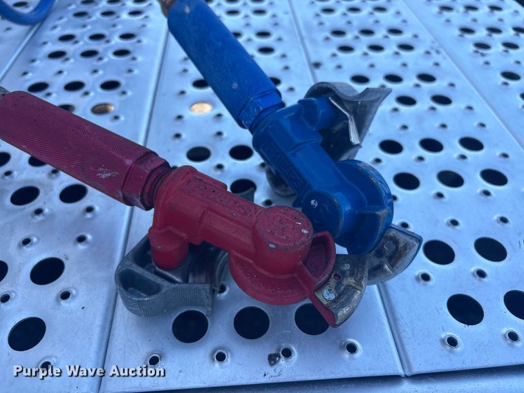 image for item EG8860 1999 Freightliner FLD  semi truck