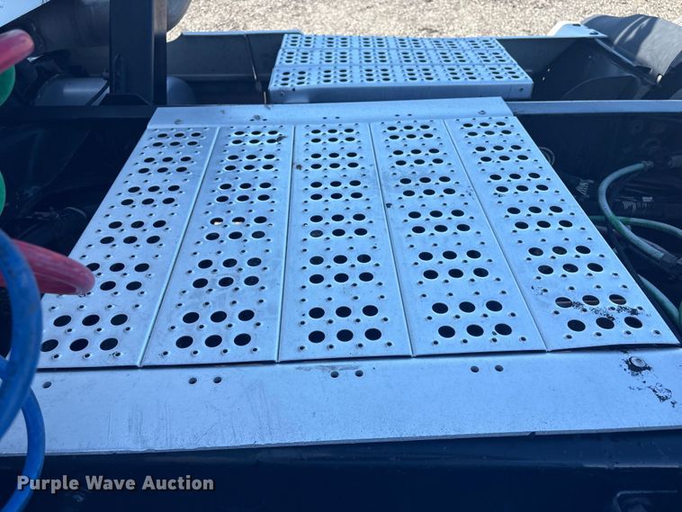 image for item EG8860 1999 Freightliner FLD  semi truck