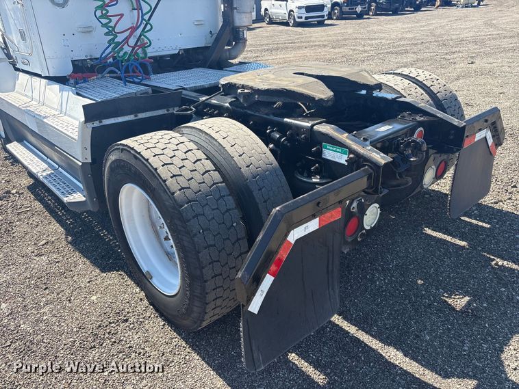 image for item EG8860 1999 Freightliner FLD  semi truck