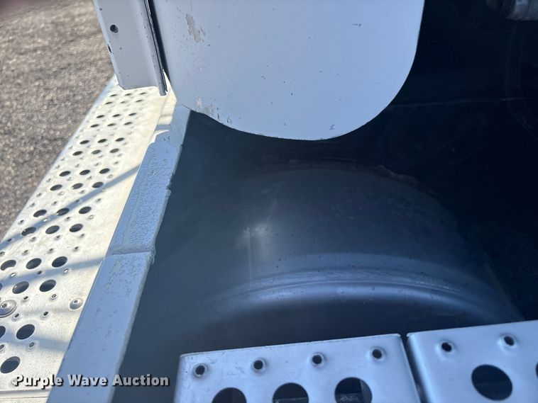 image for item EG8860 1999 Freightliner FLD  semi truck