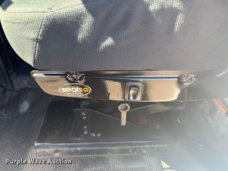 image for item EG8860 1999 Freightliner FLD  semi truck