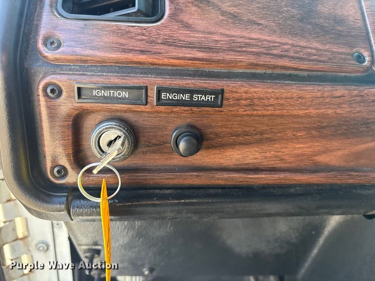 image for item EG8860 1999 Freightliner FLD  semi truck