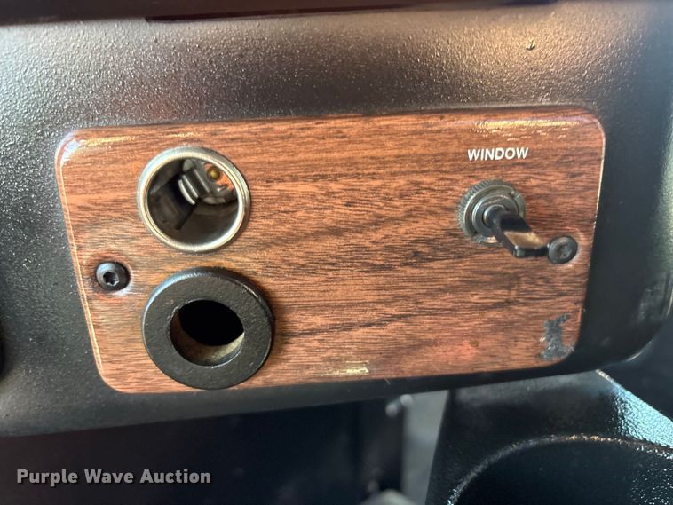 image for item EG8860 1999 Freightliner FLD  semi truck