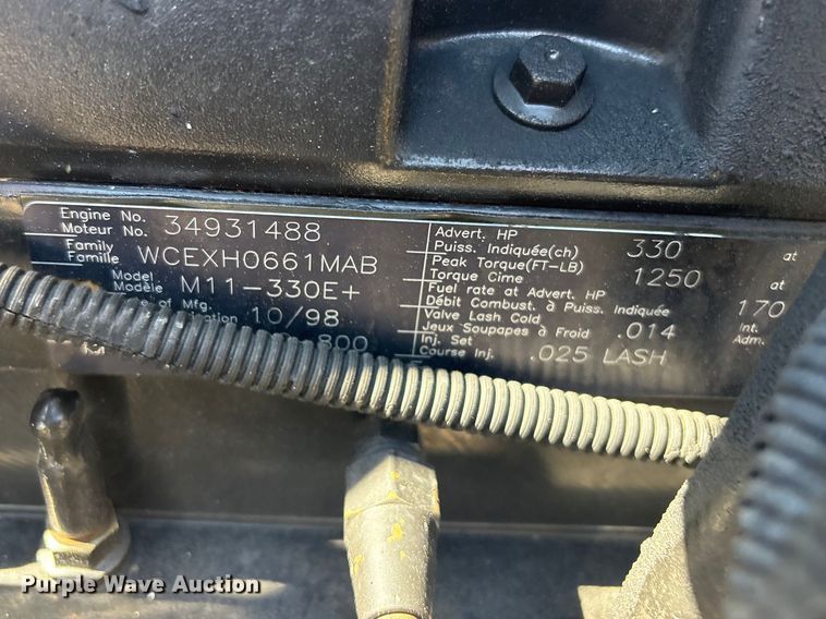 image for item EG8860 1999 Freightliner FLD  semi truck