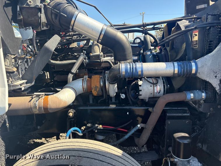 image for item EG8860 1999 Freightliner FLD  semi truck