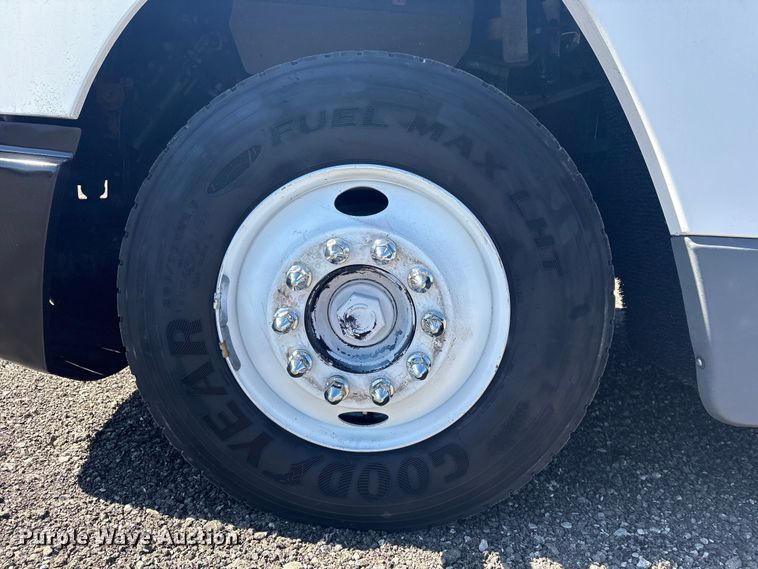 image for item EG8860 1999 Freightliner FLD  semi truck