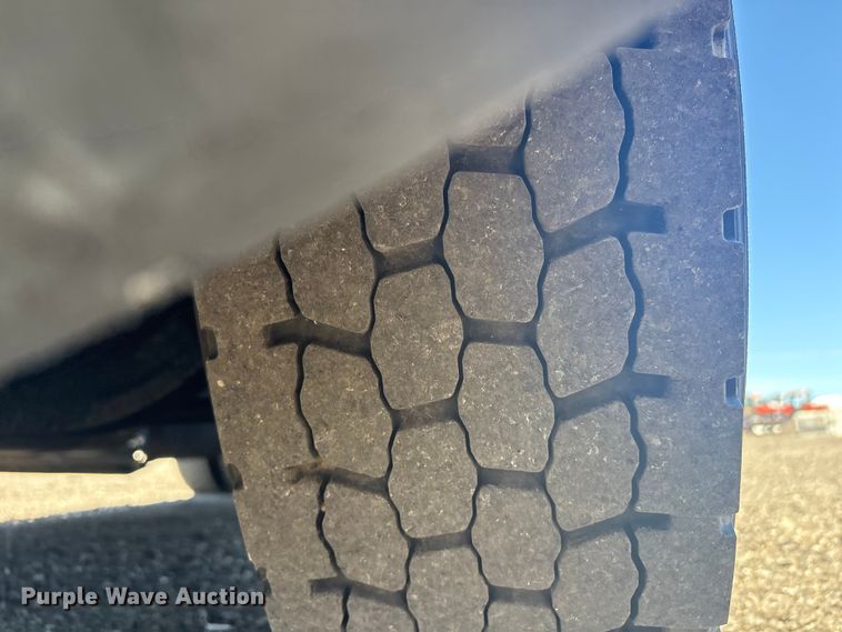 image for item EG8860 1999 Freightliner FLD  semi truck