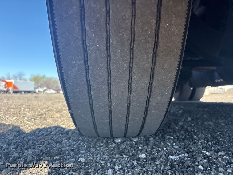 image for item EG8860 1999 Freightliner FLD  semi truck