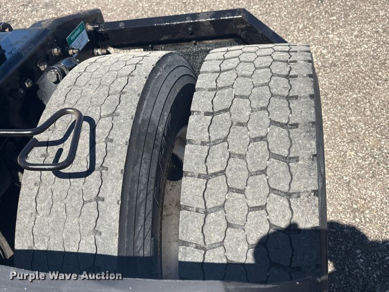 image for item EG8860 1999 Freightliner FLD  semi truck