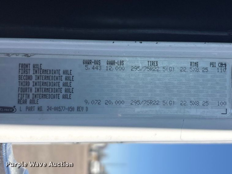 image for item EG8860 1999 Freightliner FLD  semi truck