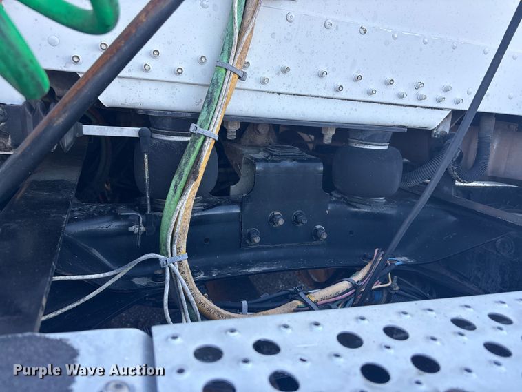 image for item EG8861 1999 Freightliner FLD semi truck