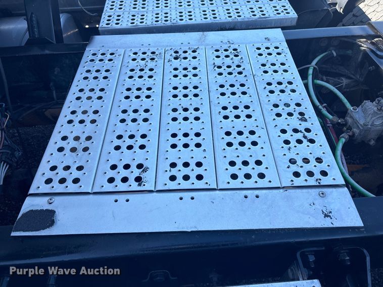 image for item EG8861 1999 Freightliner FLD semi truck