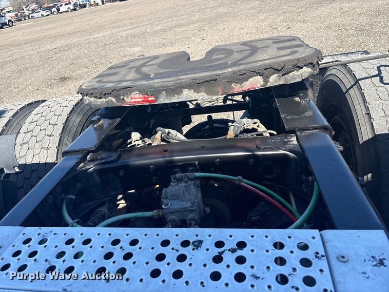 image for item EG8861 1999 Freightliner FLD semi truck