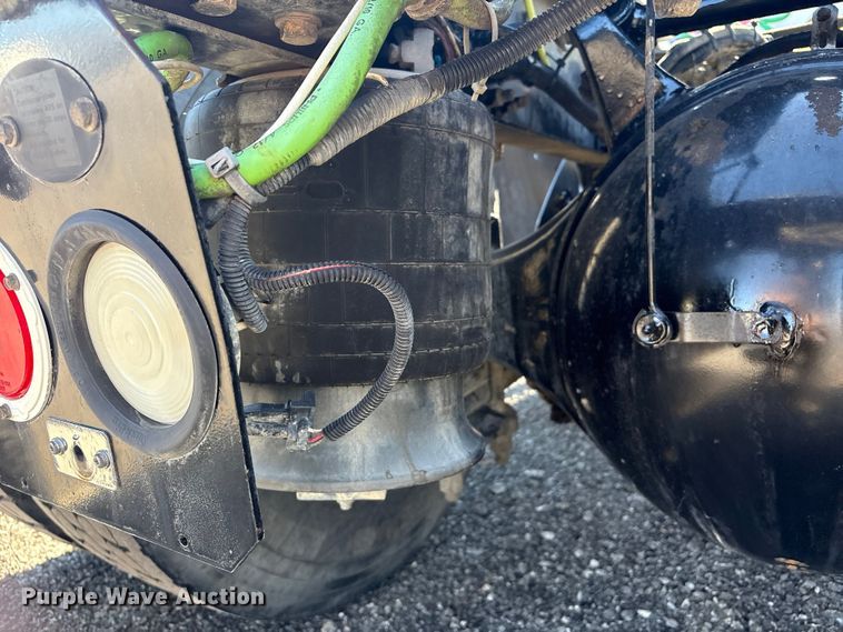 image for item EG8861 1999 Freightliner FLD semi truck