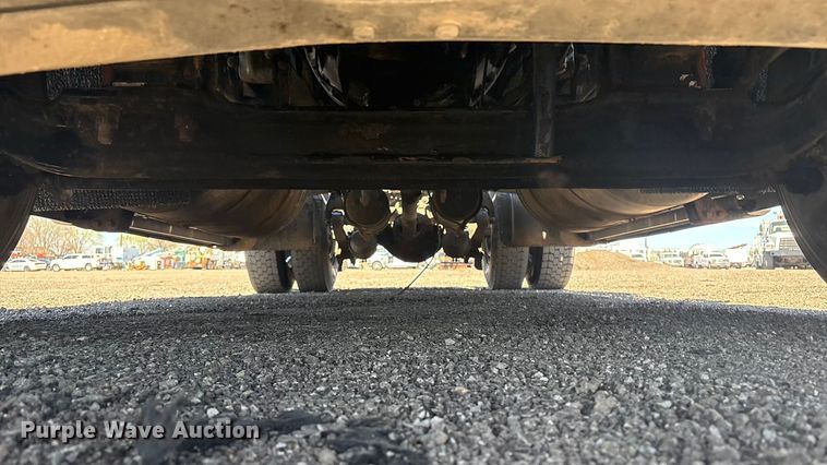 image for item EG8861 1999 Freightliner FLD semi truck