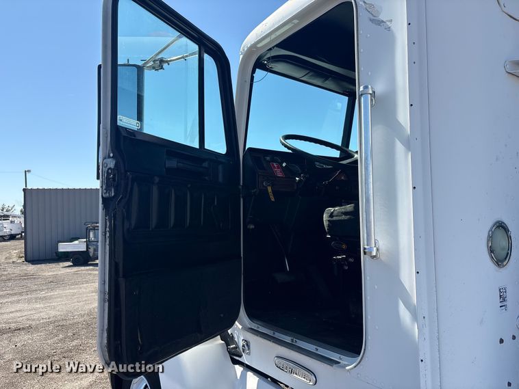 image for item EG8861 1999 Freightliner FLD semi truck