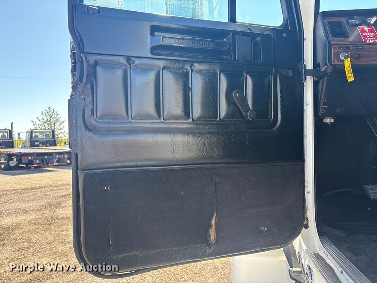 image for item EG8861 1999 Freightliner FLD semi truck