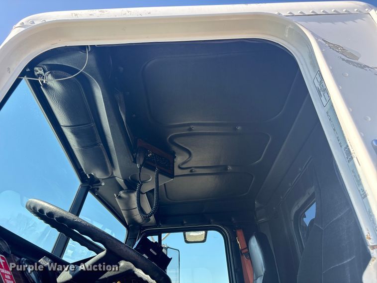 image for item EG8861 1999 Freightliner FLD semi truck