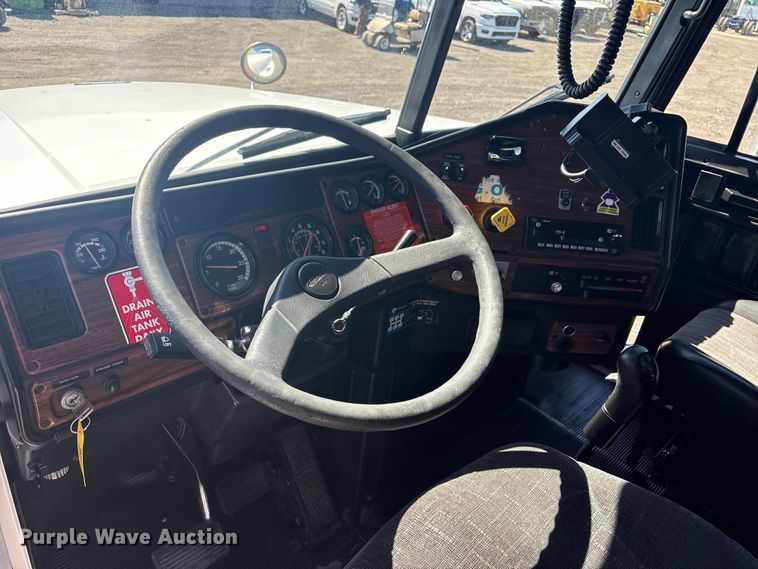 image for item EG8861 1999 Freightliner FLD semi truck