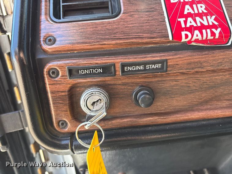 image for item EG8861 1999 Freightliner FLD semi truck