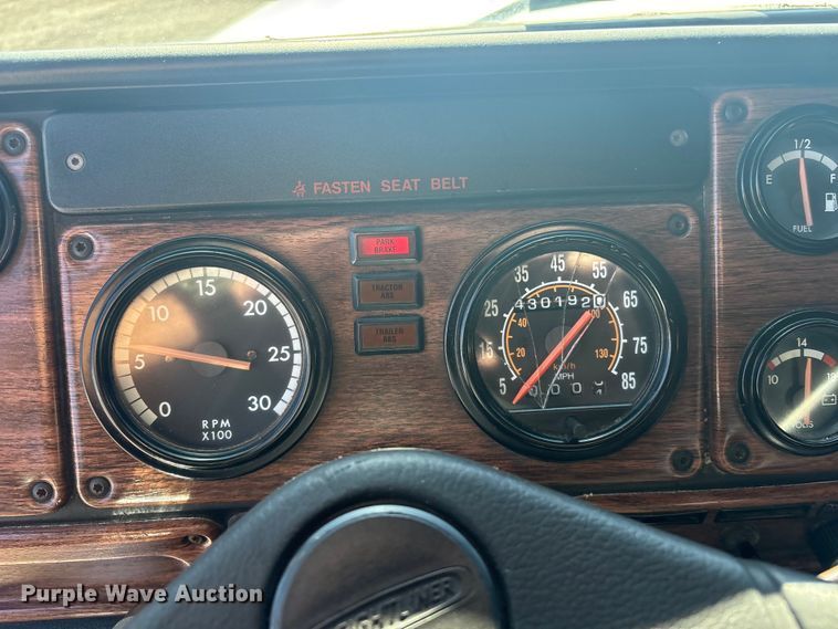 image for item EG8861 1999 Freightliner FLD semi truck