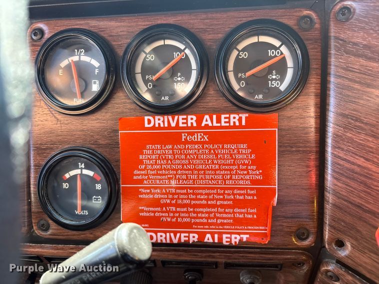 image for item EG8861 1999 Freightliner FLD semi truck