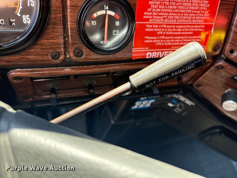 image for item EG8861 1999 Freightliner FLD semi truck