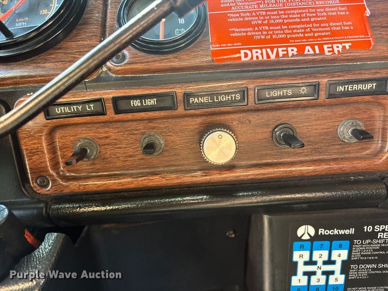 image for item EG8861 1999 Freightliner FLD semi truck