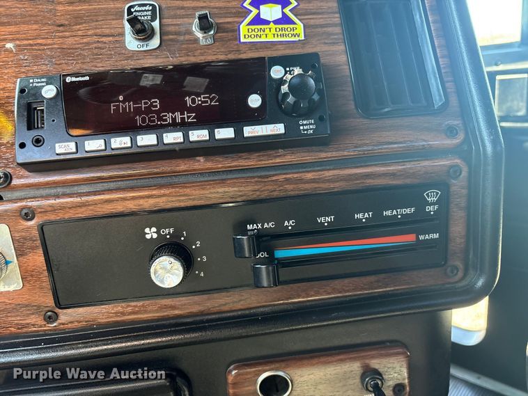 image for item EG8861 1999 Freightliner FLD semi truck