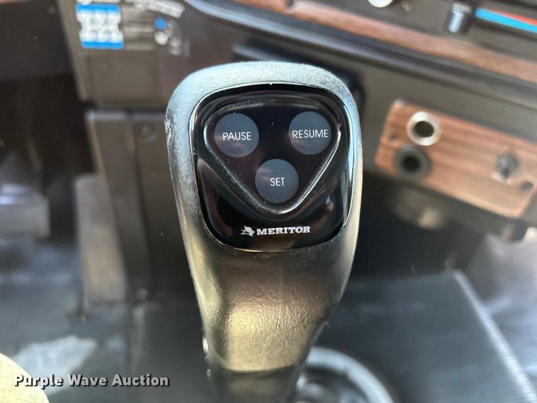 image for item EG8861 1999 Freightliner FLD semi truck