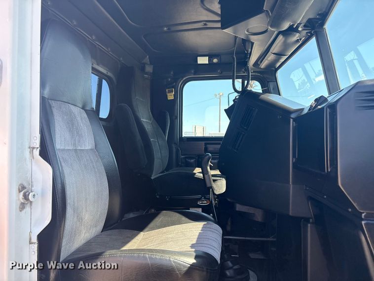 image for item EG8861 1999 Freightliner FLD semi truck