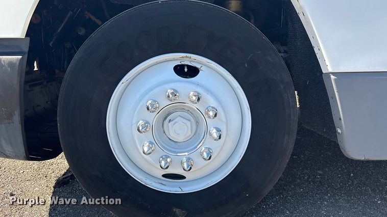 image for item EG8861 1999 Freightliner FLD semi truck