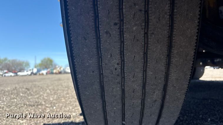 image for item EG8861 1999 Freightliner FLD semi truck