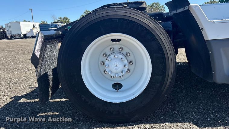 image for item EG8861 1999 Freightliner FLD semi truck