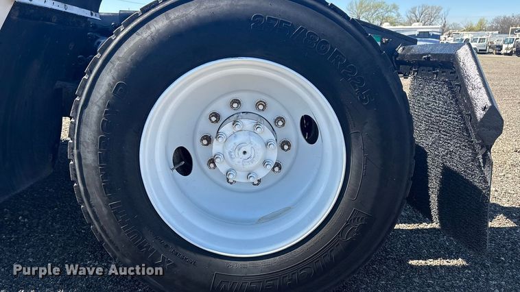 image for item EG8861 1999 Freightliner FLD semi truck