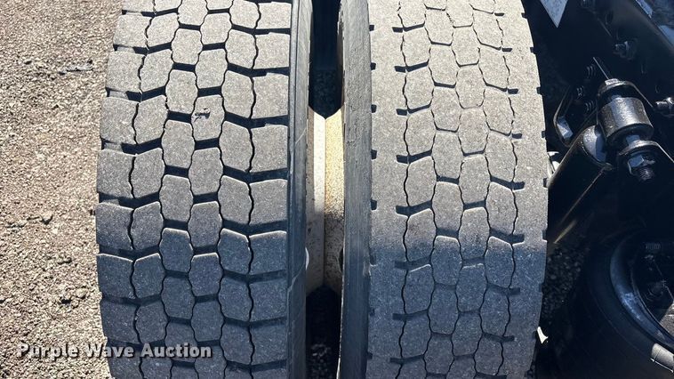 image for item EG8861 1999 Freightliner FLD semi truck