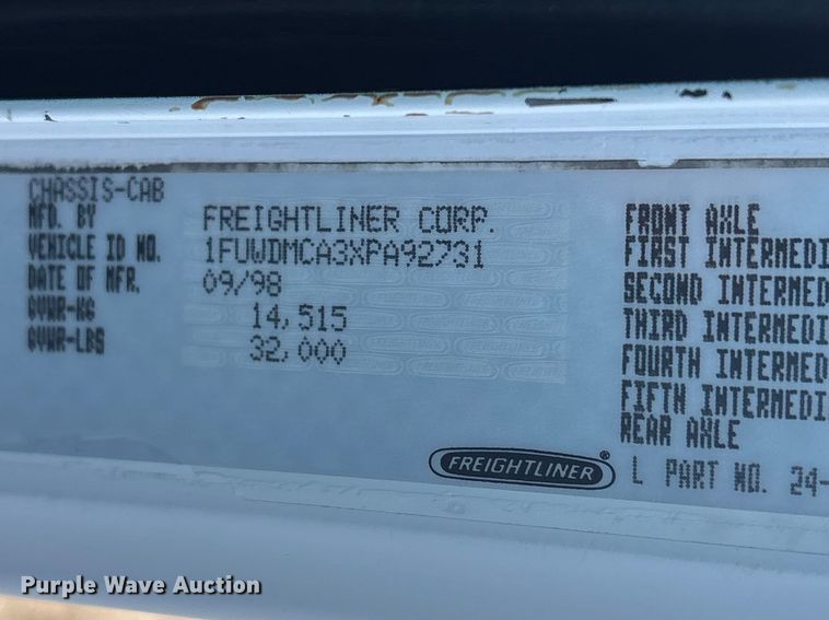 image for item EG8861 1999 Freightliner FLD semi truck