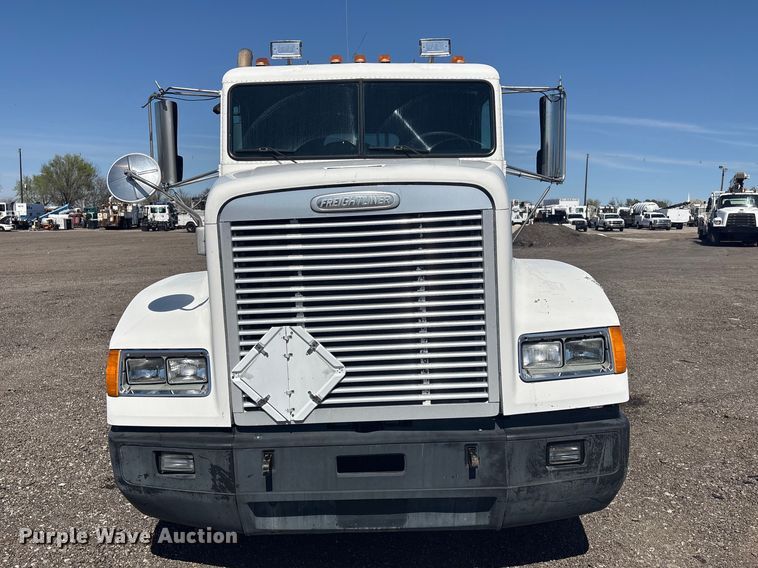 image for item EG8862 1999 Freightliner semi truck
