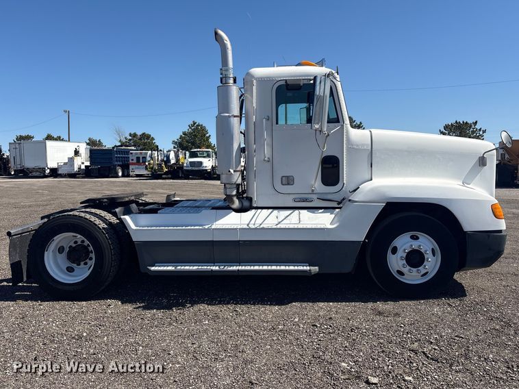 image for item EG8862 1999 Freightliner semi truck