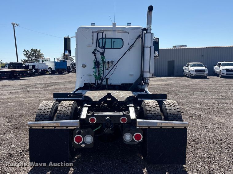 image for item EG8862 1999 Freightliner semi truck