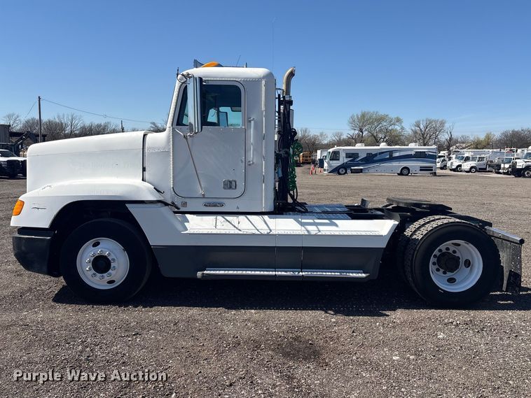 image for item EG8862 1999 Freightliner semi truck