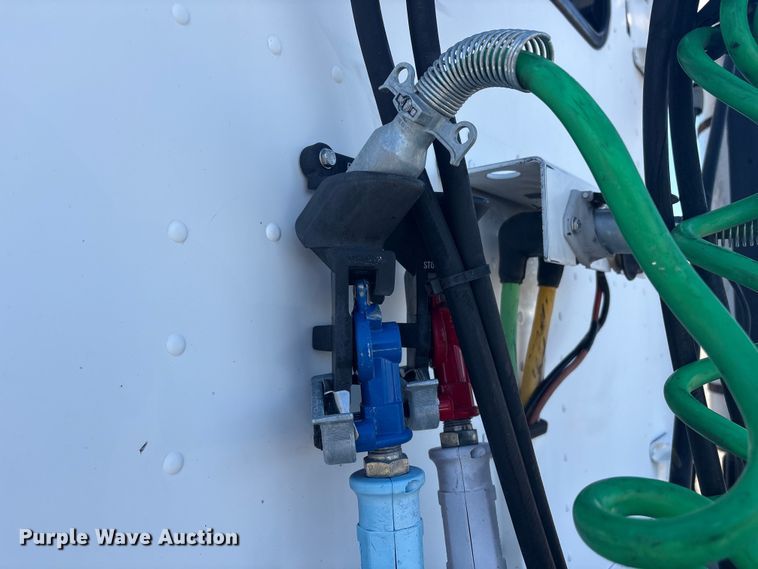 image for item EG8862 1999 Freightliner semi truck