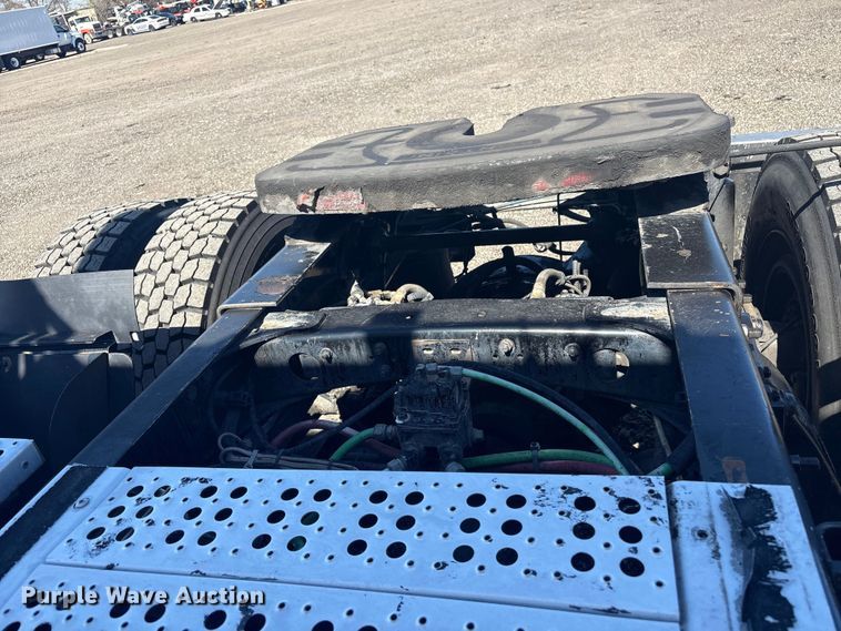 image for item EG8862 1999 Freightliner semi truck