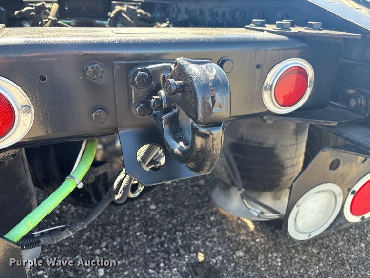 image for item EG8862 1999 Freightliner semi truck