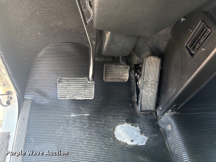 image for item EG8862 1999 Freightliner semi truck