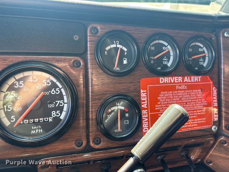 image for item EG8862 1999 Freightliner semi truck