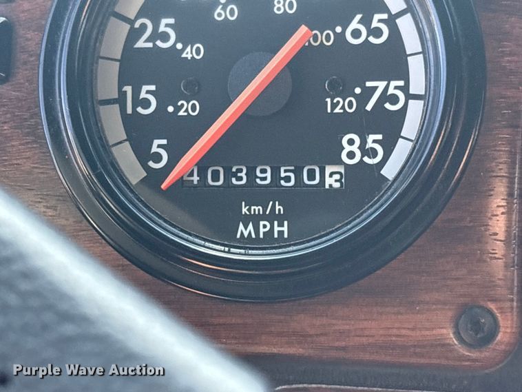 image for item EG8862 1999 Freightliner semi truck