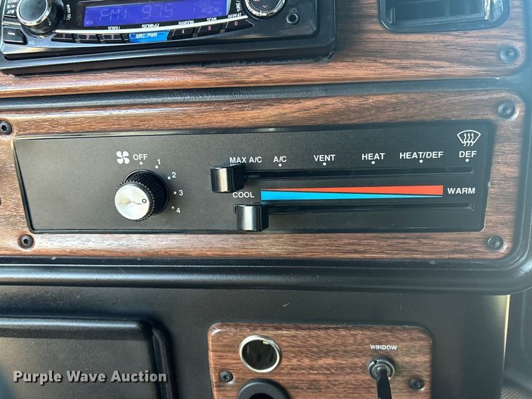 image for item EG8862 1999 Freightliner semi truck